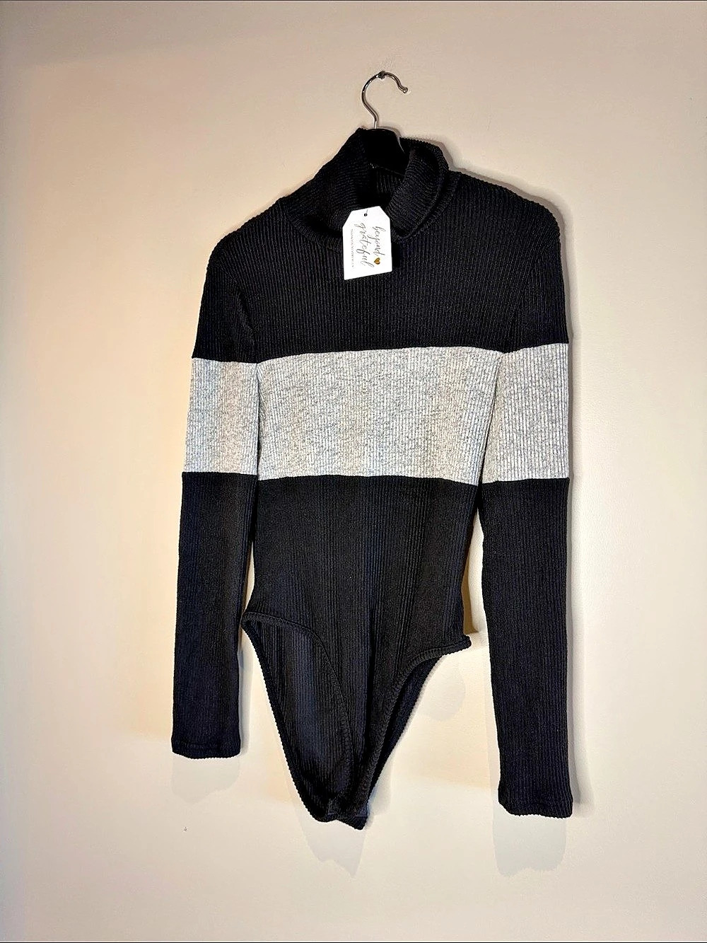 Fashion Nova Ribbed Color Block Bodysuit in Black & Gray Size Medium NWT
TTL007
